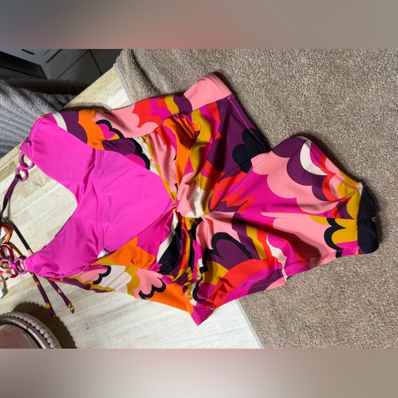 Trina Turk swimwear 10💕🌷 - Picture 3 of 10